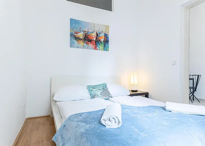 Peaceful And Stylish 2 Bedroom Apartment Cozy Atmosphere