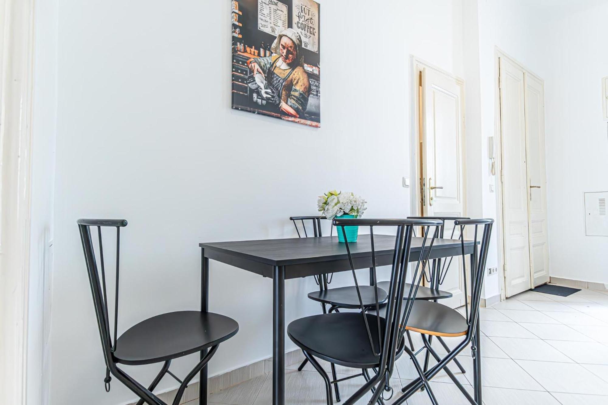 Peaceful And Stylish 2 Bedroom Cozy Atmosphere Apartment *